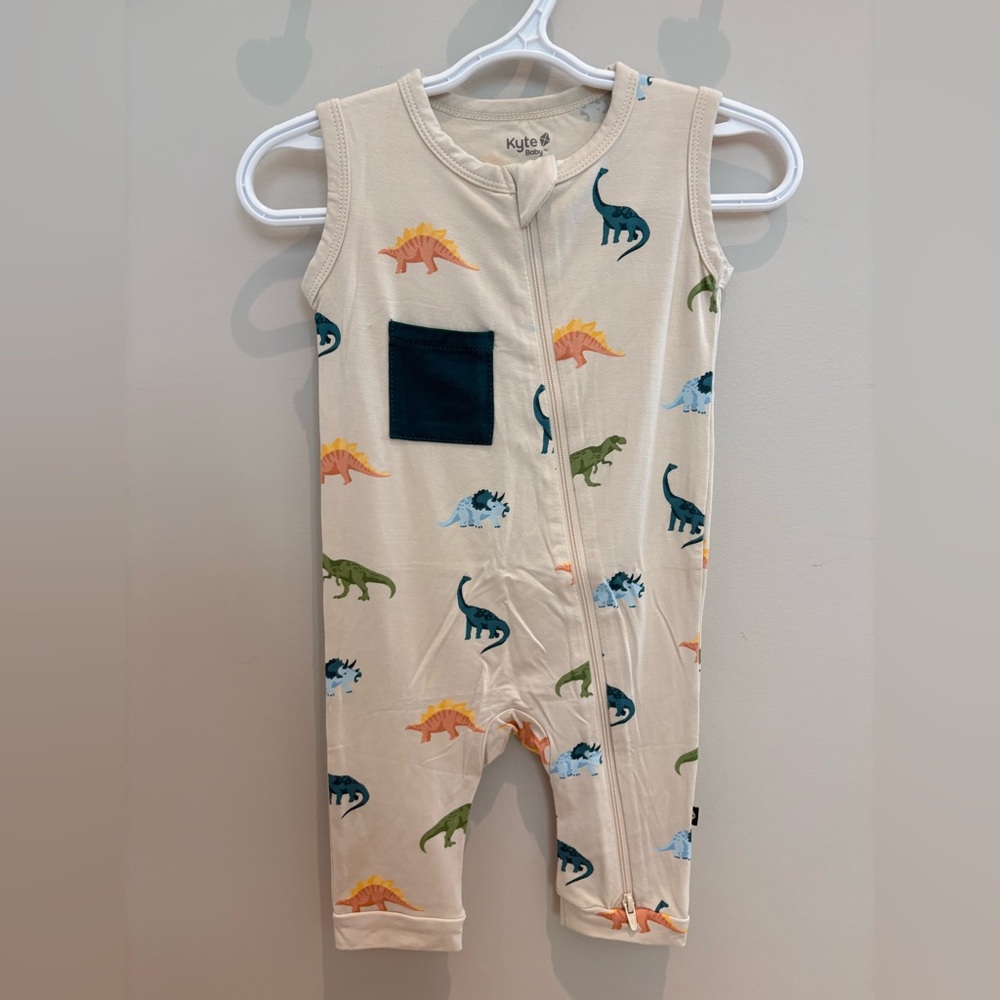 Kyte BABY Sleeveless Zippered Romper in Ecru Roar
